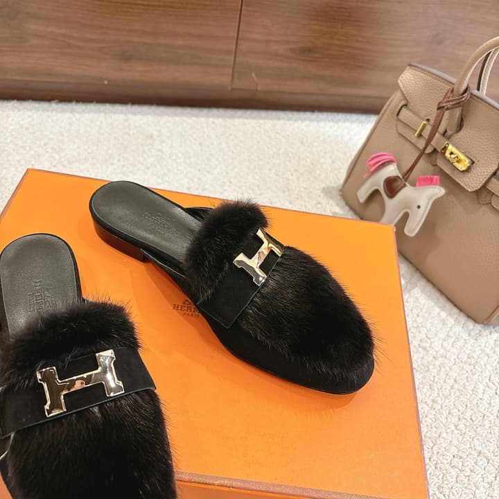 Hermès Mink Suede Loafers & Mules – Autumn/Winter Collection in Black Fur With Gold H
