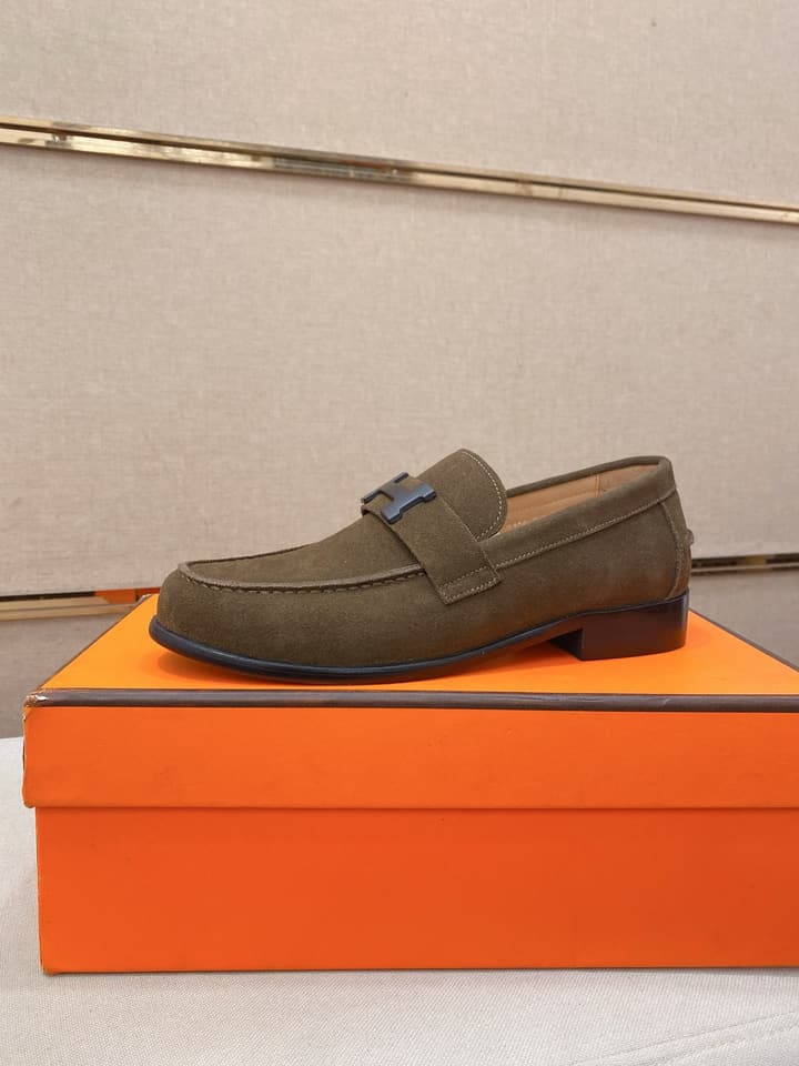 Hermès Business Casual Leather Loafers in Black Leather