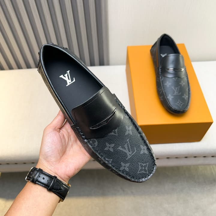 Louis Vuitton Pebbled Leather Driving Shoes in Black Textured Leather