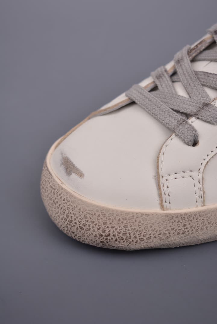 Golden Goose Super Star Distressed Sneakers – 2023 Collection in White With Navy Heel