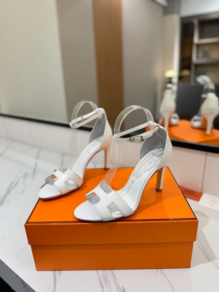 Hermès Classic Smooth Cowhide Pumps – 9cm in Caramel Brown