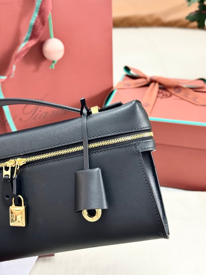Loro Piana Extra Clutch L29 in Black Leather