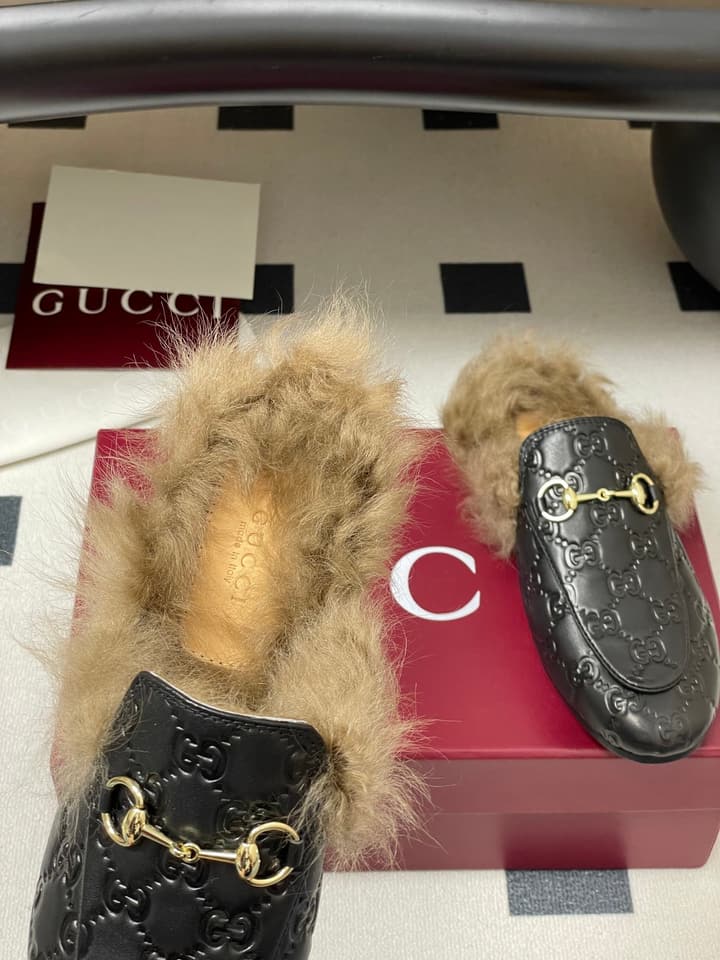 Gucci Princetown Classic Wool Mules – 2025 Fall Latest Edition in Black Croc Embossed Leather