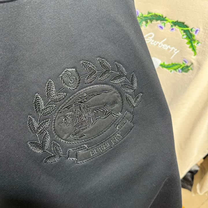 Burberry 24FW Embroidered Crewneck Sweatshirt in Classic Black