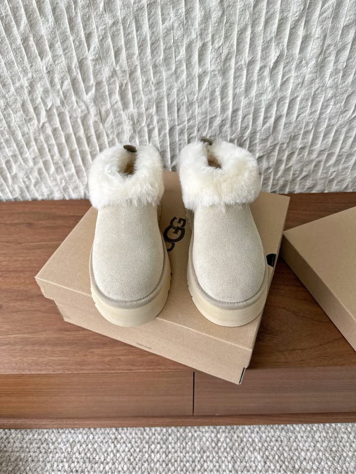 UGG Sheepskin Fur-Lined Slippers – Autumn/Winter Collection in Tall Light Pink With Cream Fur