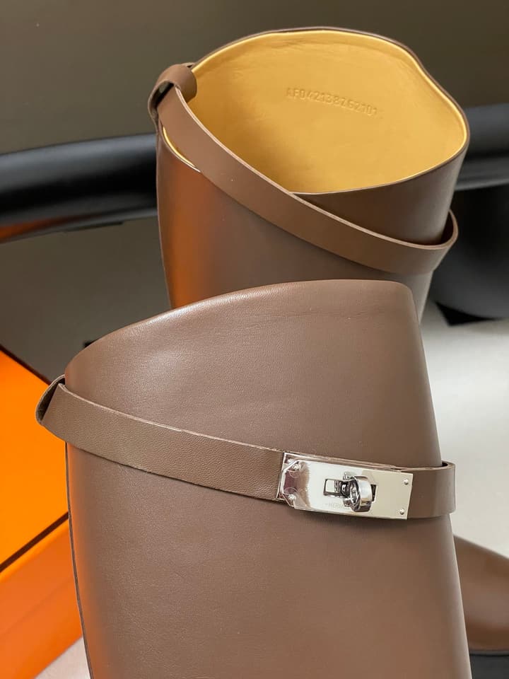 Hermès Jumping Kelly Buckle Knee-High Boots in Black Leather