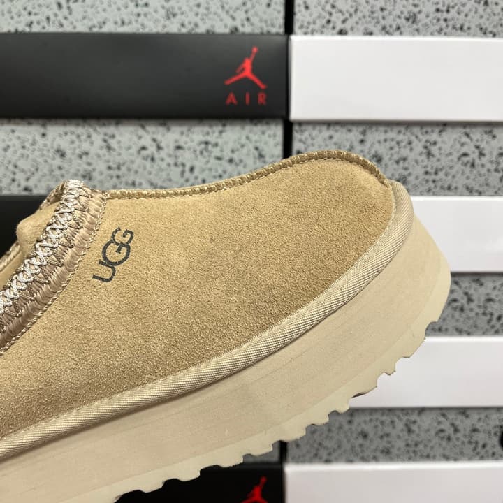 UGG Thick-Soled Low-Cut Fur Snow Boots in Olive Suede Patterned Trim