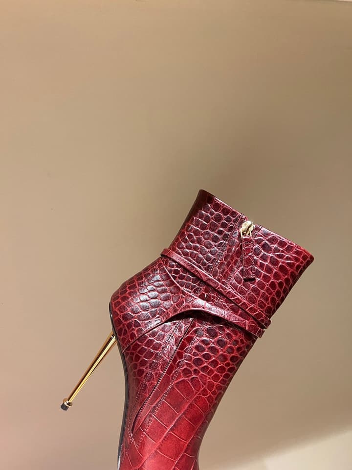 Tom Ford Luxury Metal Heel Ankle Boots in Black Leather