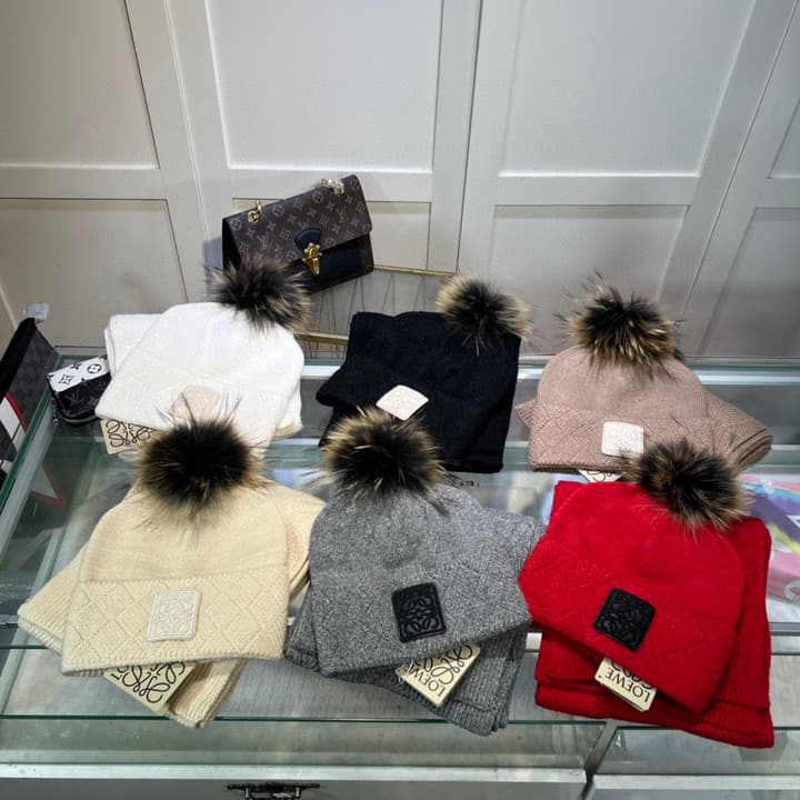 Loewe Classic Hat and Scarf Set in Cream Plain
