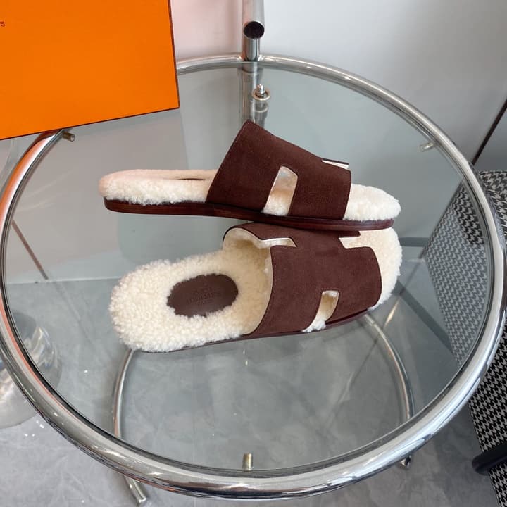 Hermès Izmir Classic H Wool Slippers in Black