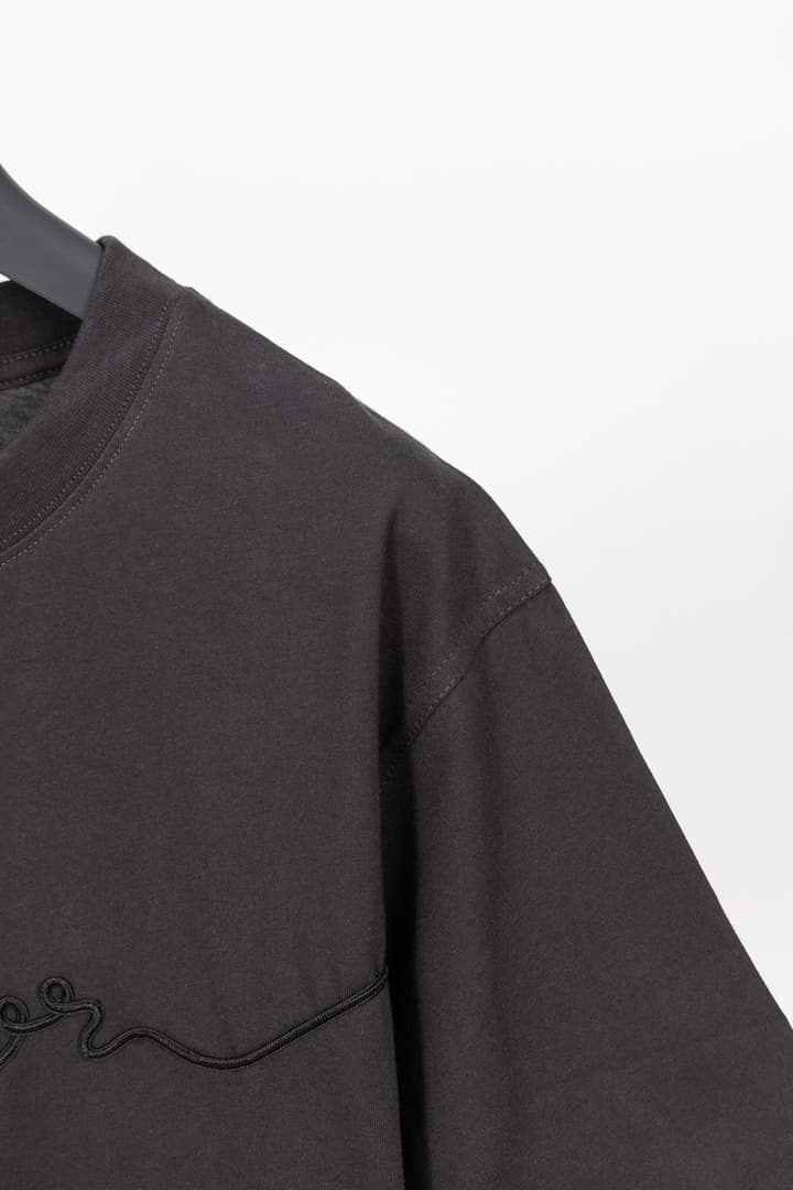 Dior Ribbon Logo Short-Sleeved T-Shirt – 2026 Spring Collection in Dark Grey