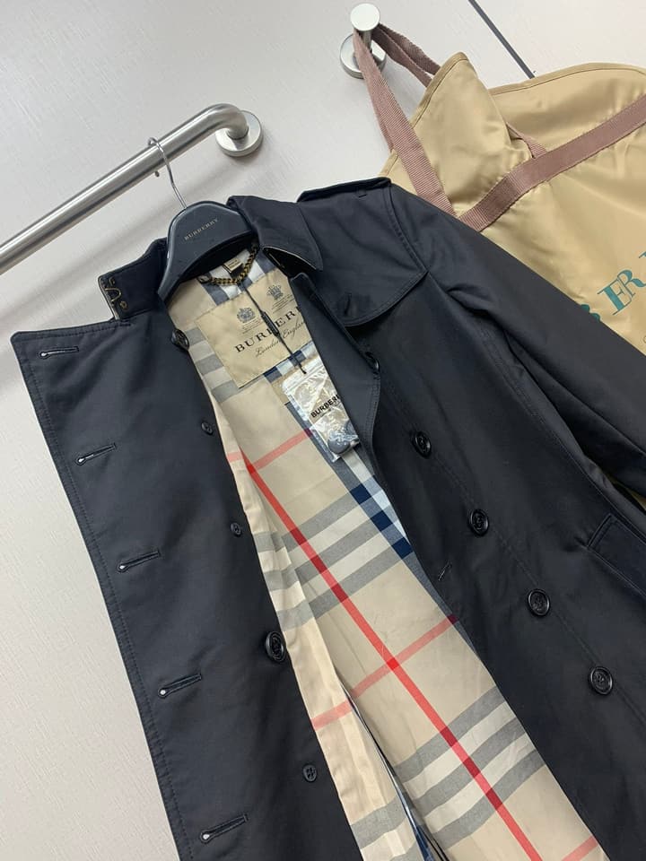 Burberry Sandringham Women's Trench Coat in Navy