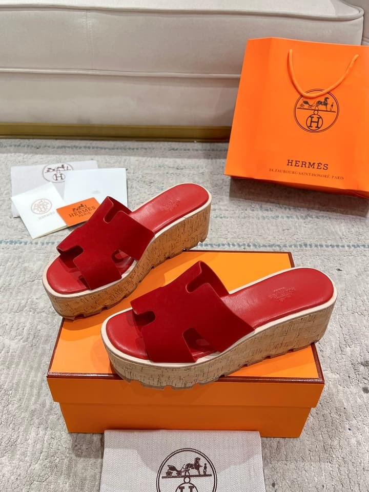 Hermès Wedge Sandals – 2024 Spring/Summer Collection in Bright Red Suede
