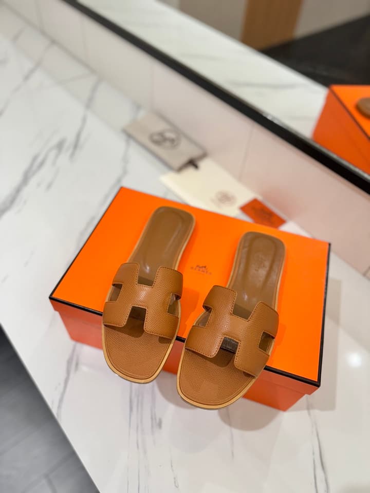 Hermès Classic H Palm Grain Leather Sandals in Black