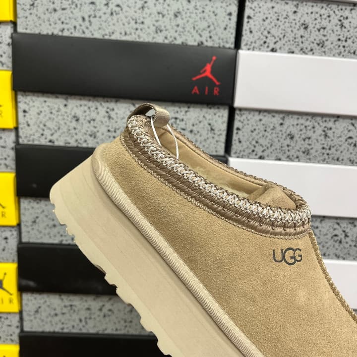 UGG Thick-Soled Low-Cut Fur Snow Boots in Olive Suede Patterned Trim