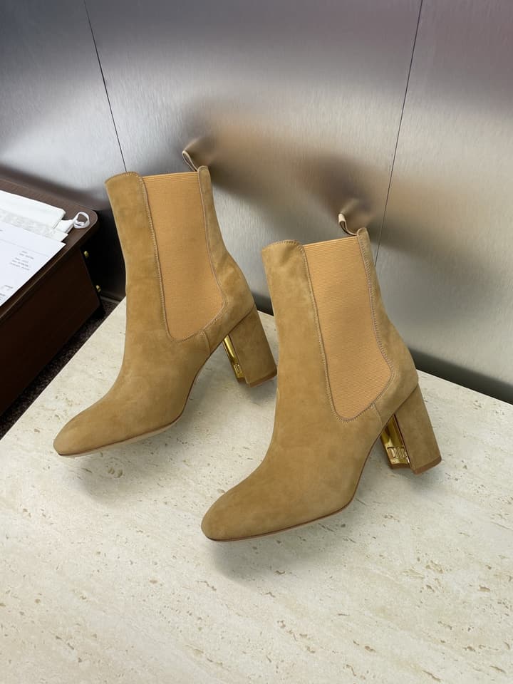 Dior D-Art Chunky Heel Chelsea Ankle Boots – 2025FW in Black Suede
