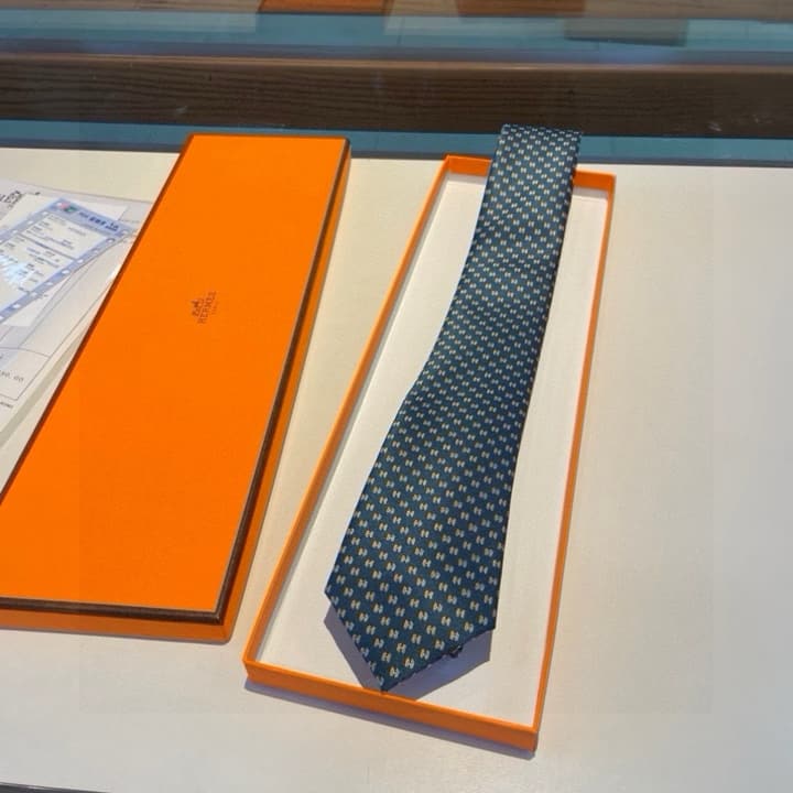 Hermès H-Letter Men's Silk Tie Series in Burgundy Microdot