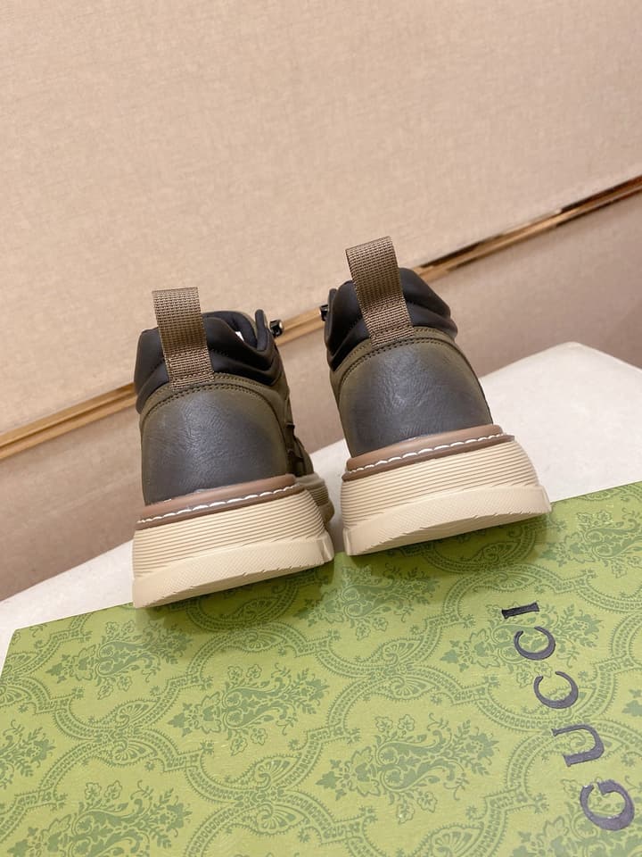 Gucci Premium Italian Leather Loafers in All Black