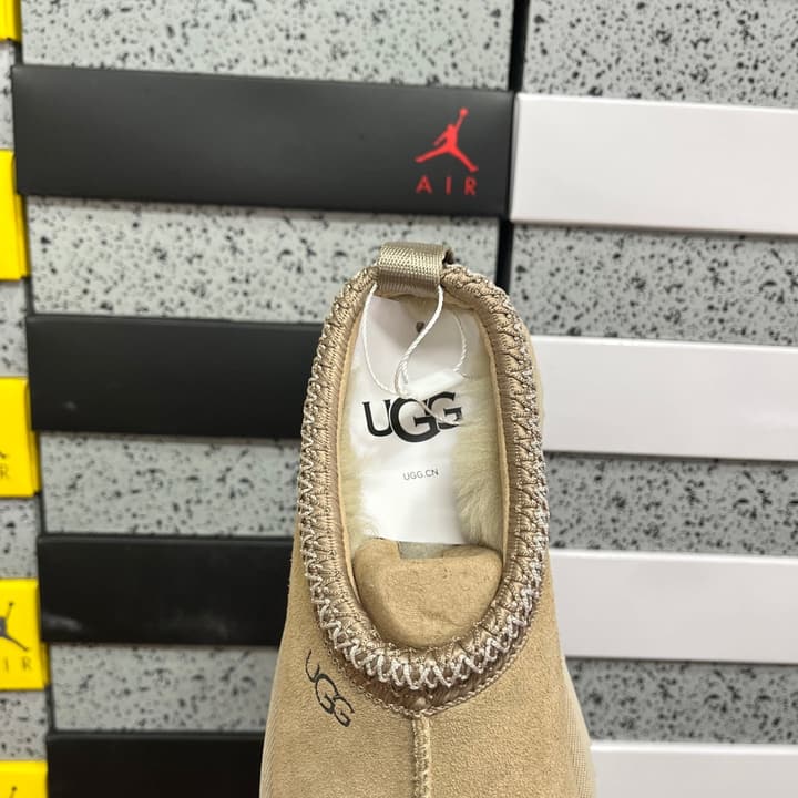 UGG Thick-Soled Low-Cut Fur Snow Boots in Olive Suede Patterned Trim