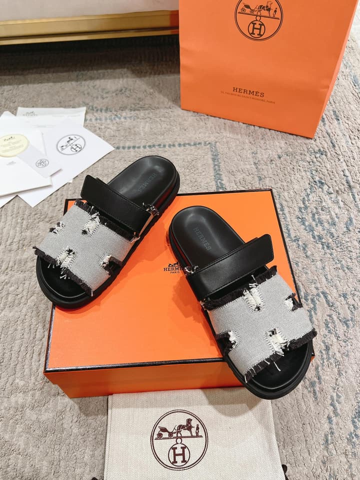 Hermès Chypre Leather Unisex Slides – 2023SS in Blush Pink