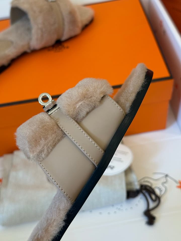 Hermès Kelly Buckle Fur Slippers – 25FW in Cognac Two-tone Plush