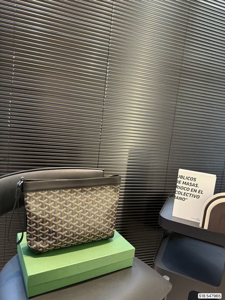 Goyard Unisex Clutch Bag in Black