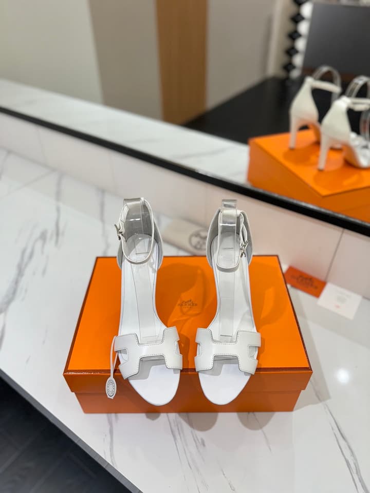 Hermès Classic Smooth Cowhide Pumps – 9cm in Caramel Brown