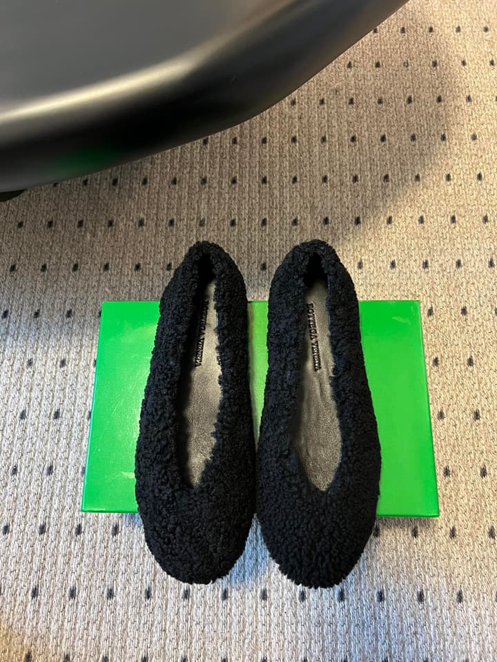 Bottega Veneta Furry Ballet Flats – 25SS in Black