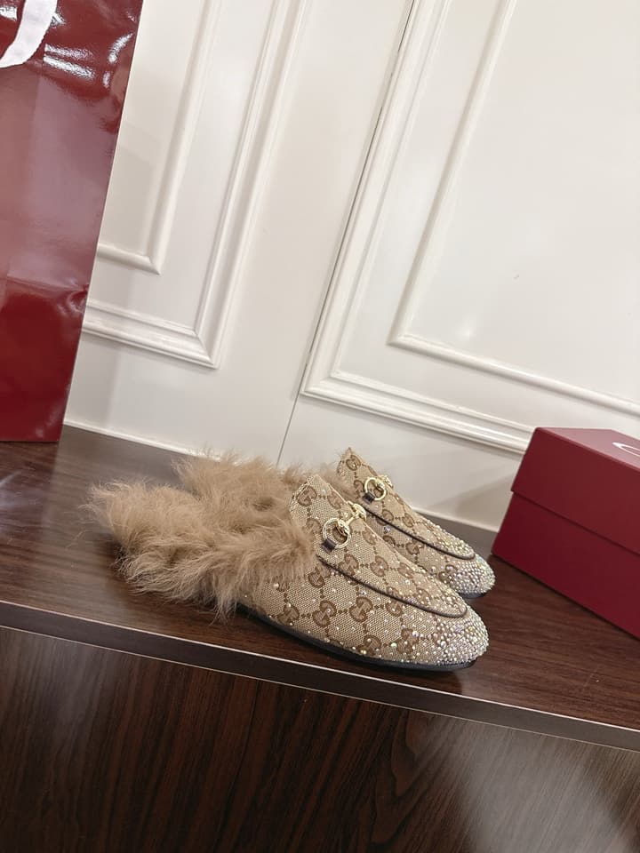 Gucci Tuscan Wool Loafers – Autumn/Winter Must-Have in Beige Gg Monogram With Tan Fur