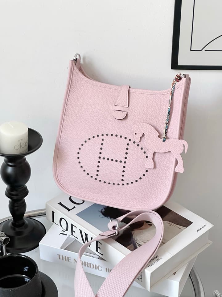 Hermès Evelyne 23 Shoulder Bag – Sakura Pink