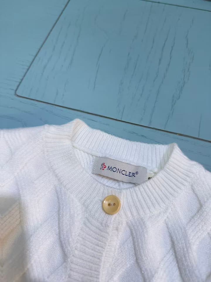 Moncler Classic Knitted Infant Romper – Kids Collection – 2025FW in White Knitted Romper