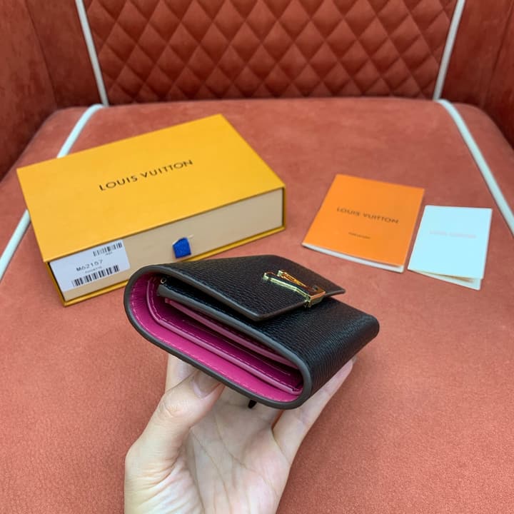 Louis Vuitton Capucines Short Wallet