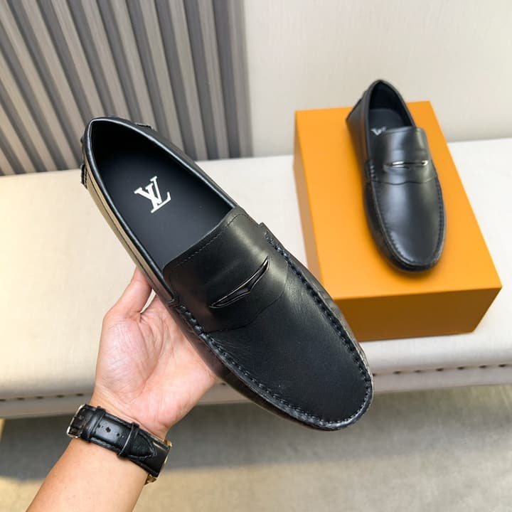 Louis Vuitton Pebbled Leather Driving Shoes in Black Textured Leather