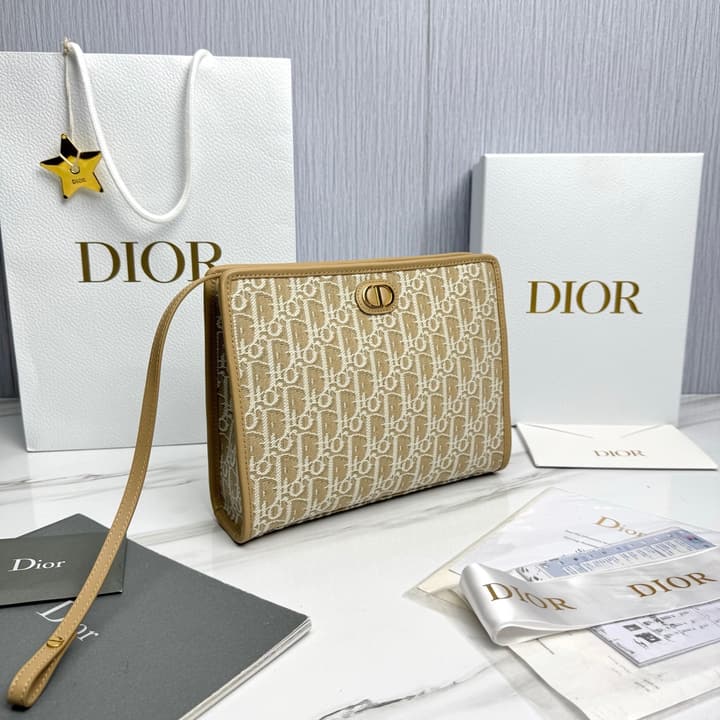 Dior 30 Montaigne Oblique Jacquard Clutch Bag in Beige Oblique