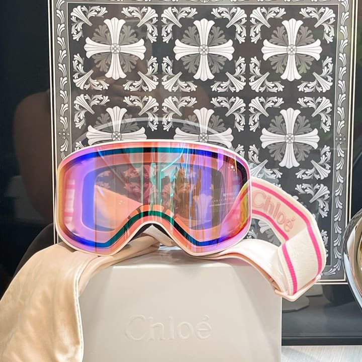 Chloé Ski Goggles in Beige Frame Red Logo Strap