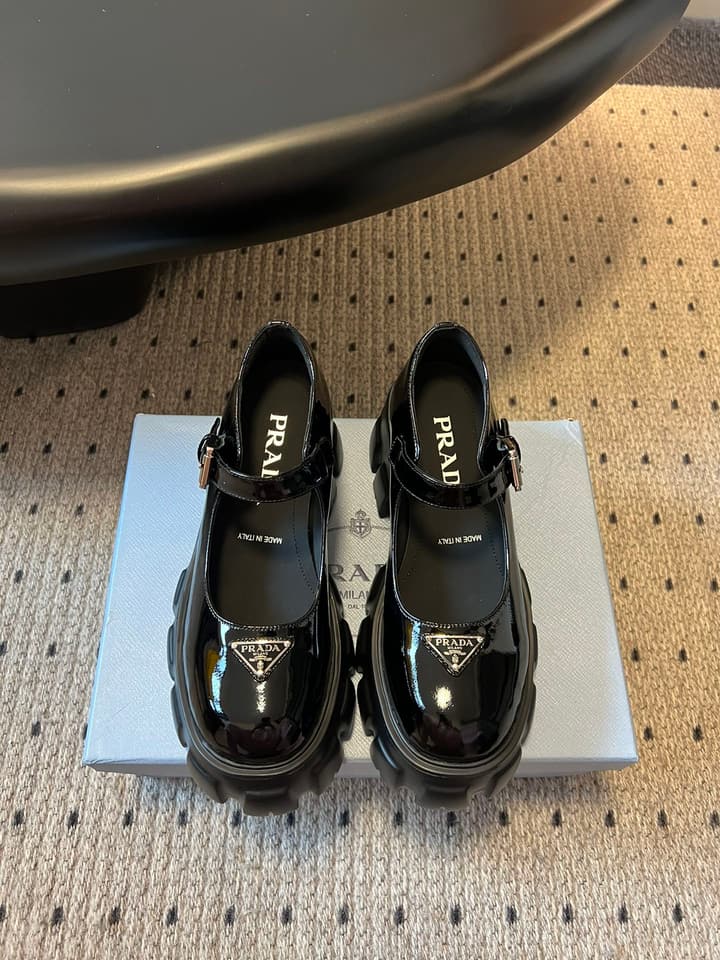 Prada Thick-Soled Mary Jane Shoes – 25SS in Glossy Black