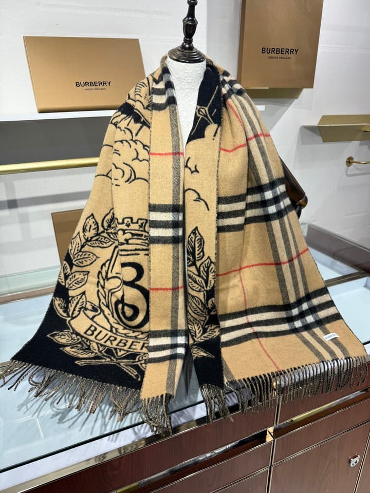 Burberry Equestrian Knight Reversible Jacquard Shawl – 25 Collection