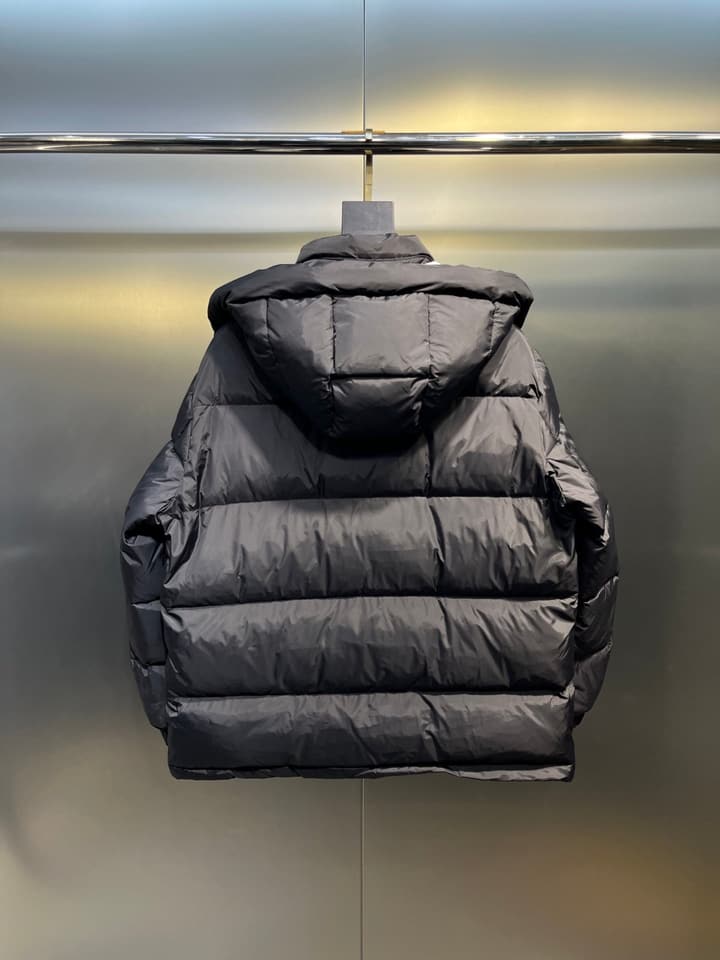 Gucci 1985 Autumn/Winter Down Jacket in Gold