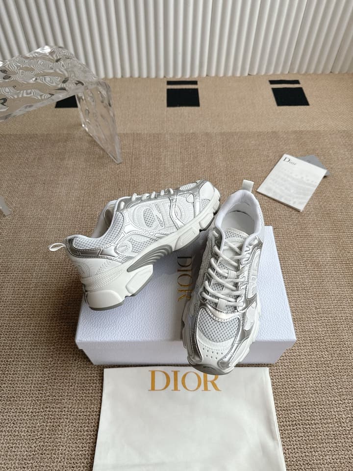 Dior Vibe Sneakers in Gold