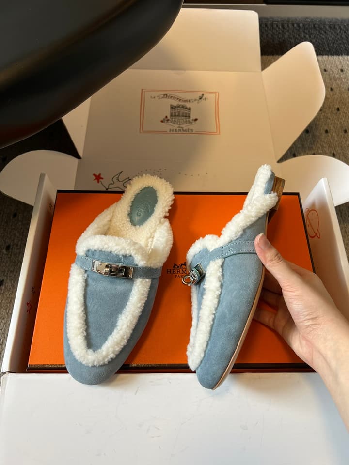Hermès Leather Mules – 25FW in Black With White Fur