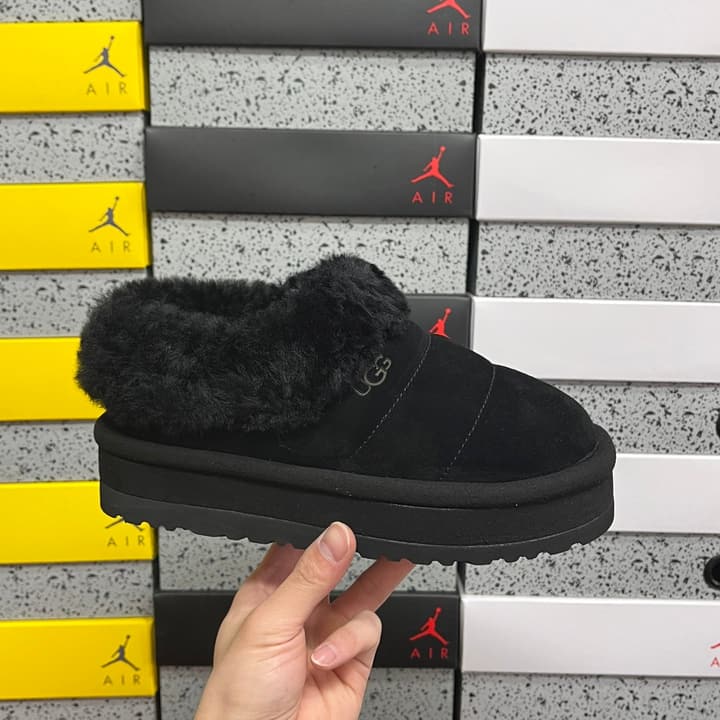 UGG Thick-Soled Low-Cut Fur Snow Boots in Olive Suede Patterned Trim