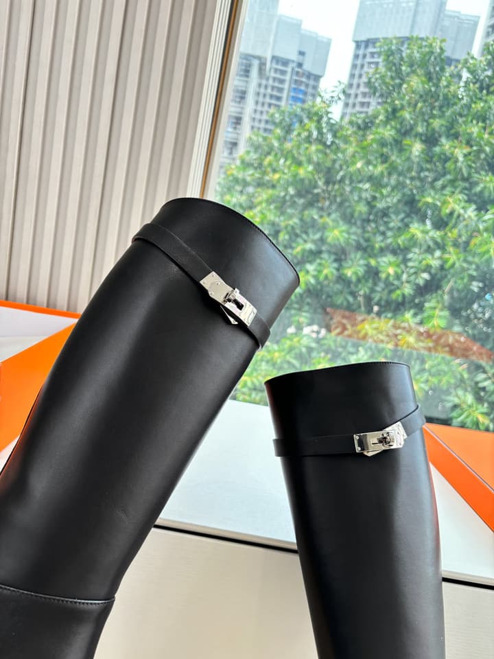 Hermès Classic Knee-High Boots – 2025FW in Assorted Buckle Riding Boots Display