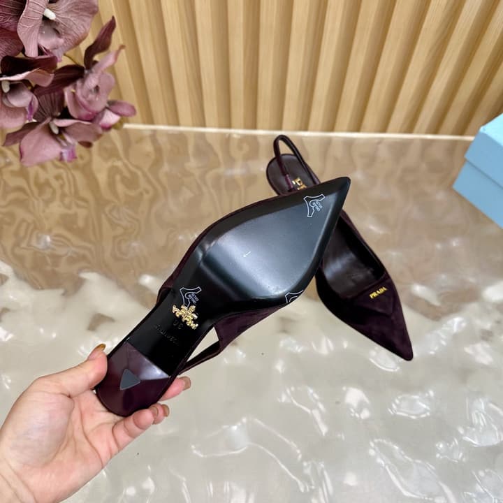 Prada 2025 Spring Pointed Toe Pumps in Matte Black