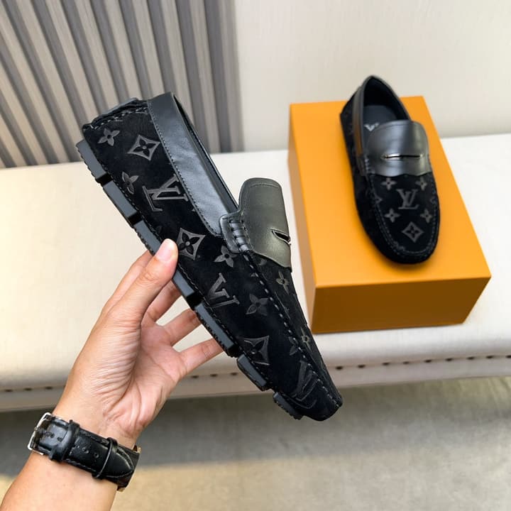 Louis Vuitton Pebbled Leather Driving Shoes in Black Textured Leather