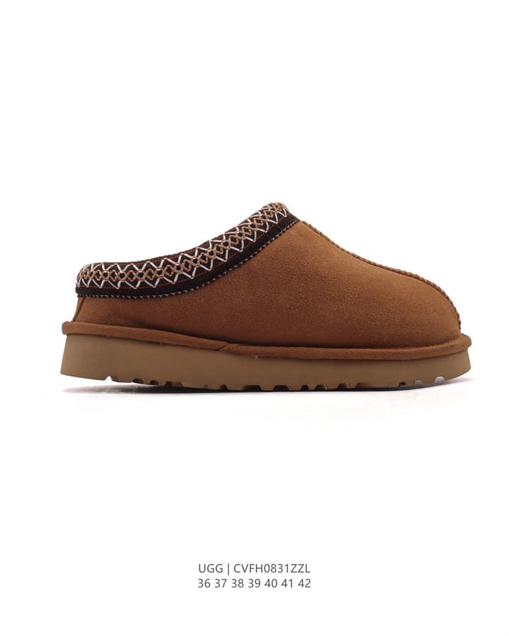 UGG Sheepskin Slippers Snow Boots in Chestnut With Ribbed Collar