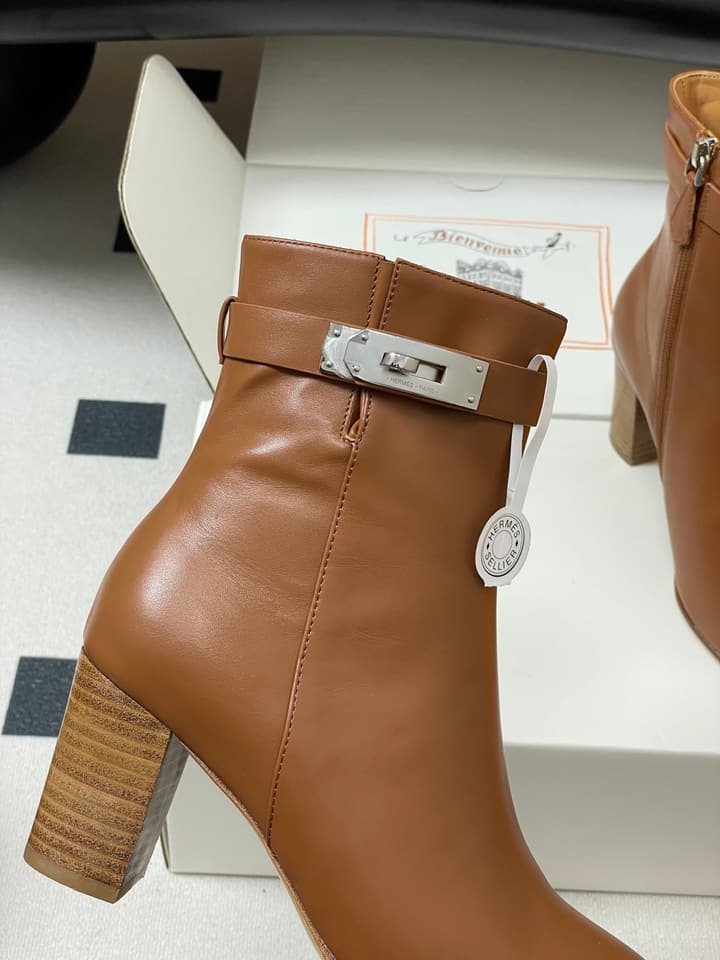 Hermès Saint Germain Kelly Buckle Ankle Boots – 25FW in Black