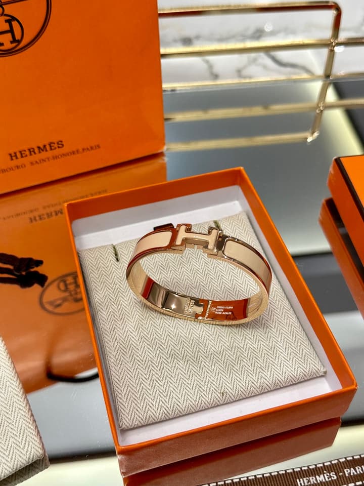 Hermès H-Letter Oval Enamel Bracelet in Gold H Logo Creamy Beige Band