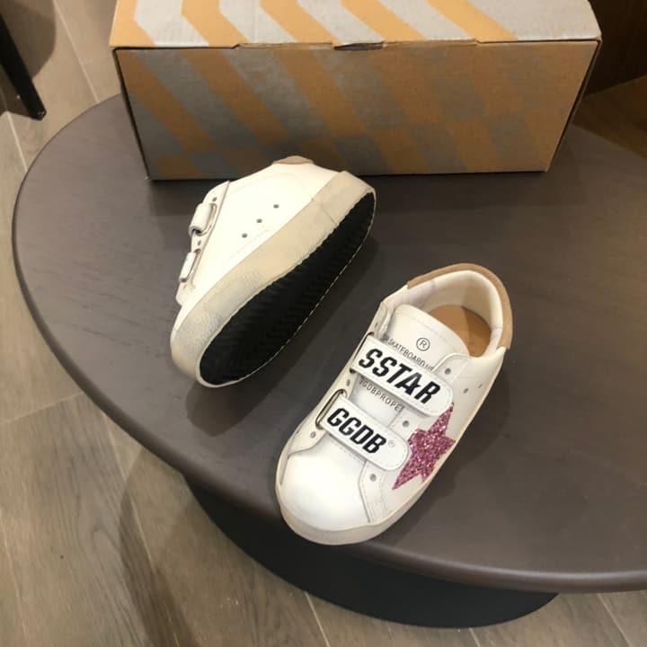 Golden Goose Kids Distressed Sneakers – Kids Collection in White With Black Heel And Grey Star