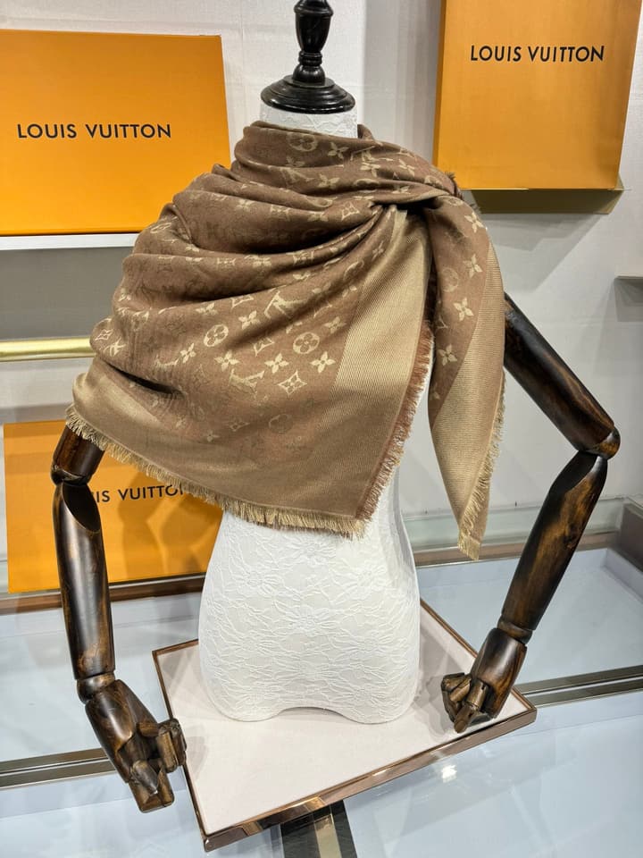 Louis Vuitton Classic Monogram Jacquard Shawl – 2024 New Color