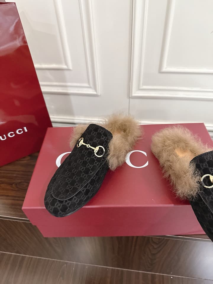 Gucci Tuscan Wool Loafers – Autumn/Winter Must-Have in Beige Gg Monogram With Tan Fur